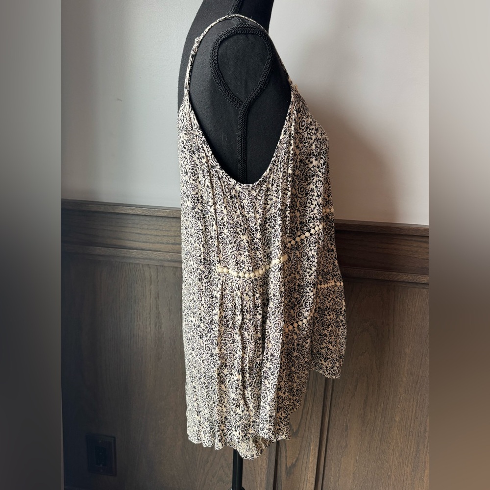 Maurices Black and Cream cold shoulder boho hippie Patterned Blouse M - Picture 5 of 9